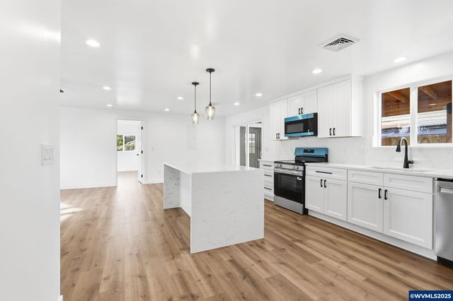 400 Church St, Amity, OR 97101