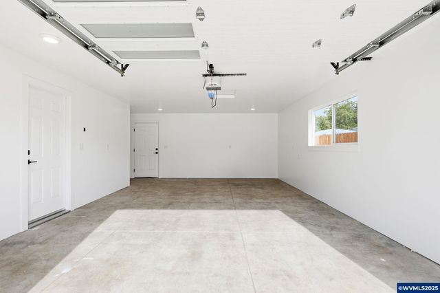 400 Church St, Amity, OR 97101