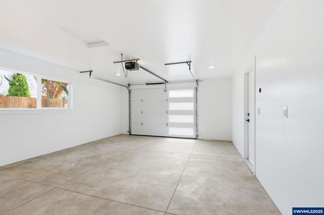 400 Church St, Amity, OR 97101