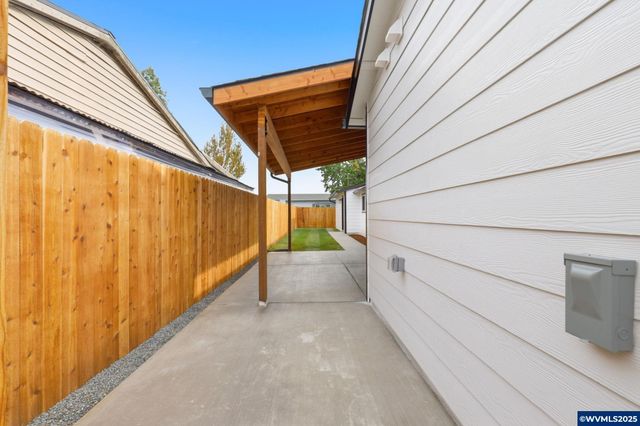 400 Church St, Amity, OR 97101