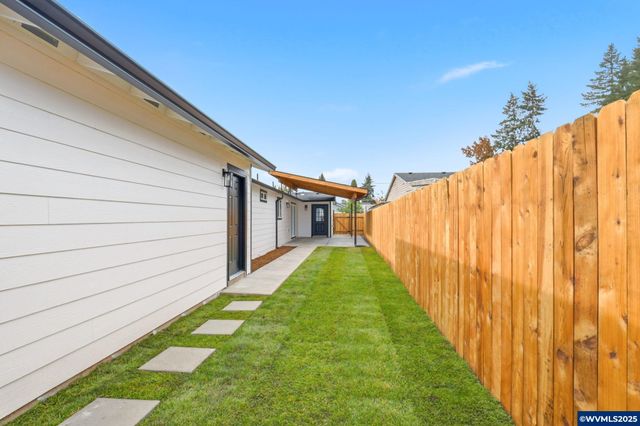 400 Church St, Amity, OR 97101