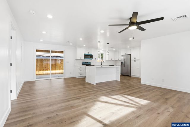 400 Church St, Amity, OR 97101