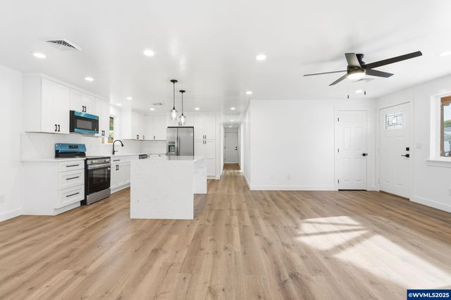 400 Church St, Amity, OR 97101