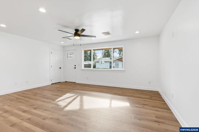 400 Church St, Amity, OR 97101