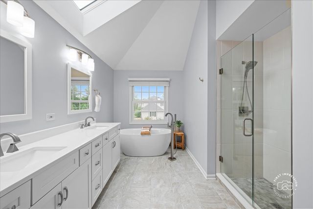 202 Windsor Circle, St. Charles, IL 60175