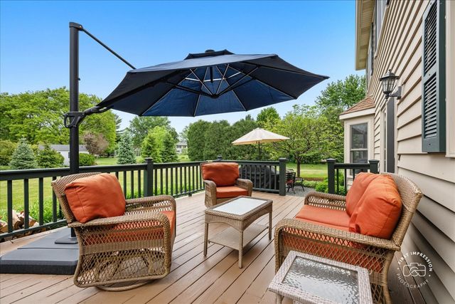 202 Windsor Circle, St. Charles, IL 60175