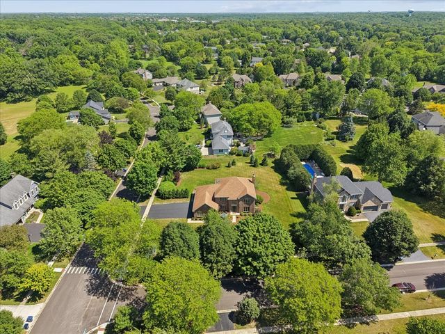 202 Windsor Circle, St. Charles, IL 60175