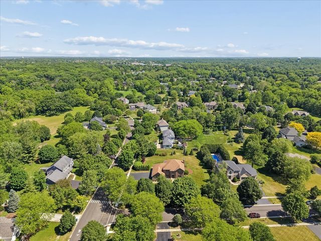 202 Windsor Circle, St. Charles, IL 60175