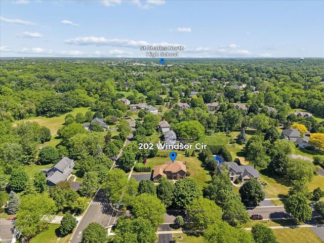 202 Windsor Circle, St. Charles, IL 60175