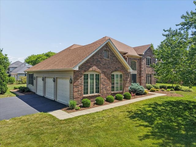 202 Windsor Circle, St. Charles, IL 60175