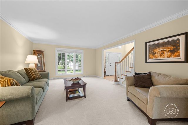 202 Windsor Circle, St. Charles, IL 60175