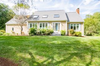 11 Weymouth Drive, Bedford, NH 03110
