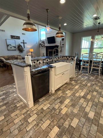 2380 NE 135th St, Lawton, OK 73507