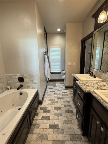 2380 NE 135th St, Lawton, OK 73507