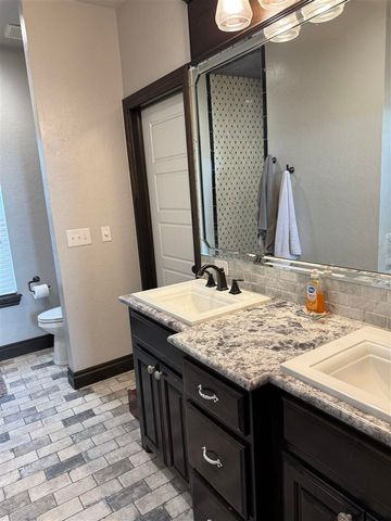 2380 NE 135th St, Lawton, OK 73507