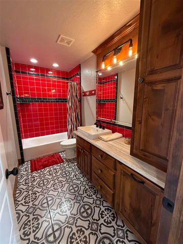 2380 NE 135th St, Lawton, OK 73507