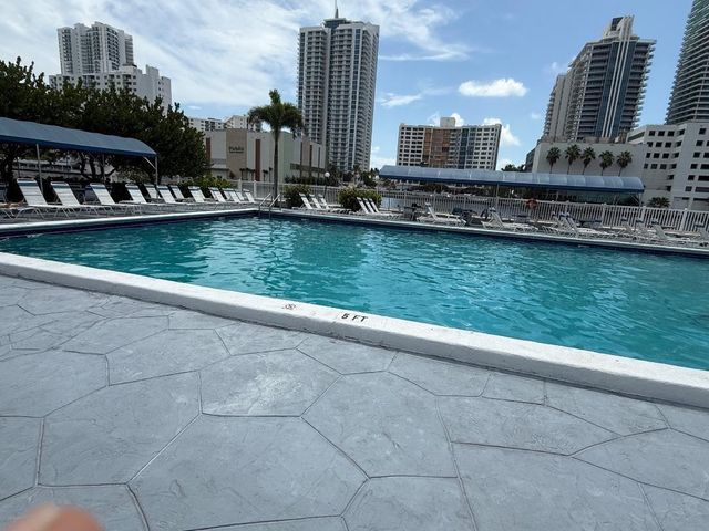 600 Parkview Dr 826, Hallandale Beach, FL 33009