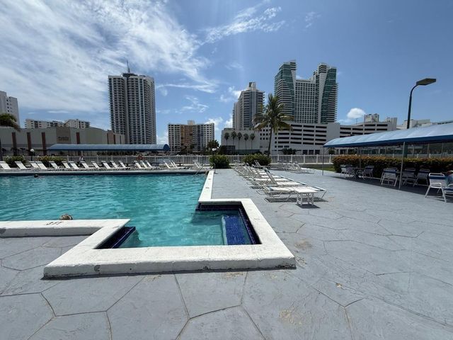 600 Parkview Dr 826, Hallandale Beach, FL 33009