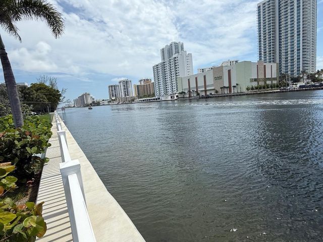 600 Parkview Dr 826, Hallandale Beach, FL 33009