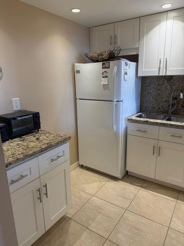 600 Parkview Dr 826, Hallandale Beach, FL 33009