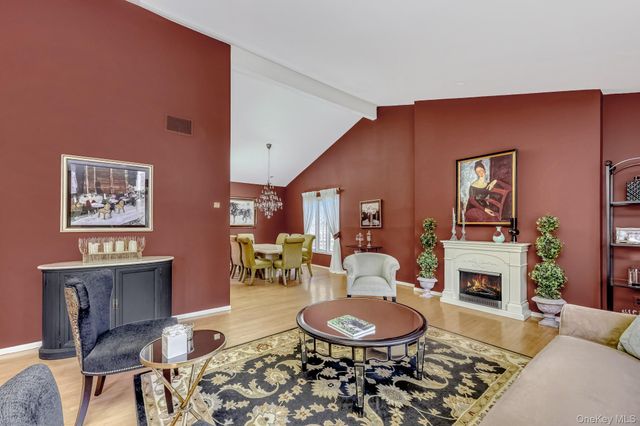 17 Brookline Way, New City, NY 10956