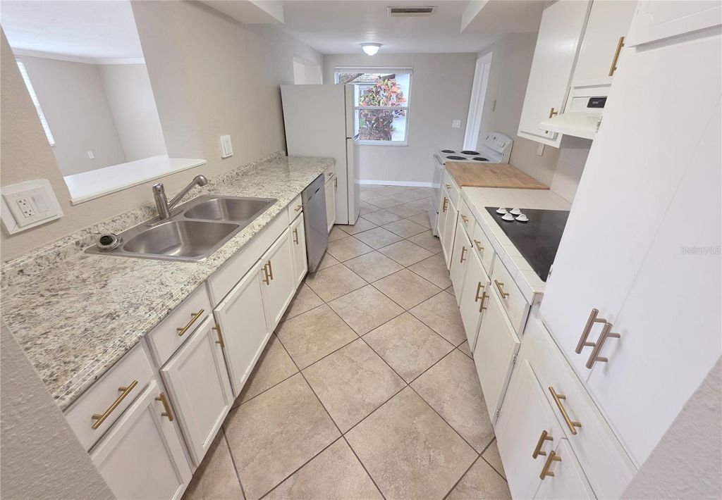 Image 5 of property listing at 5440 RIDDLE ROAD, Holiday, FL 34690