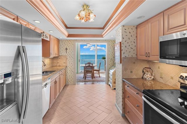 1285 Gulf Shore BLVD N 2B, Naples, FL 34102