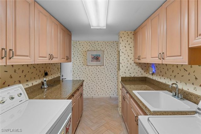 1285 Gulf Shore BLVD N 2B, Naples, FL 34102