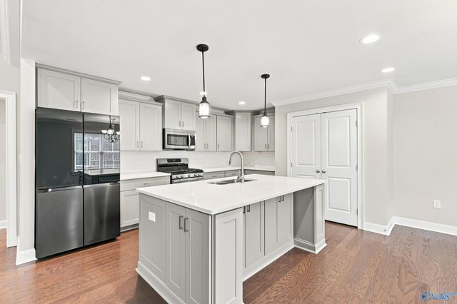 15543 Ironcrest Drive NW, Harvest, AL 35749