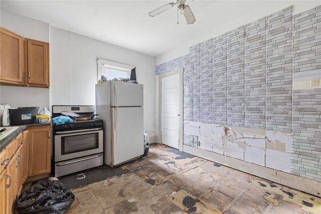 304 Division St, West Mifflin, PA 15122