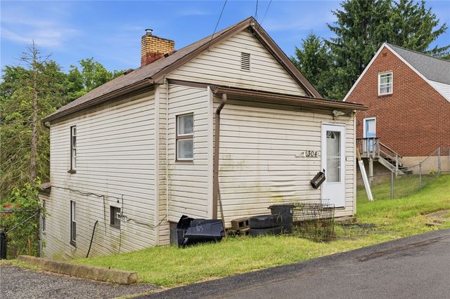 304 Division St, West Mifflin, PA 15122