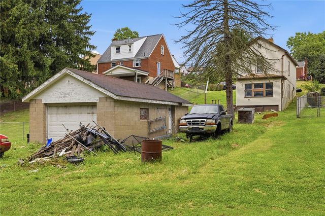 304 Division St, West Mifflin, PA 15122