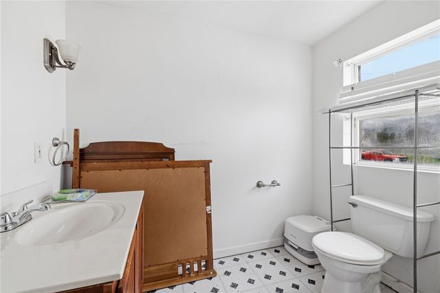 304 Division St, West Mifflin, PA 15122