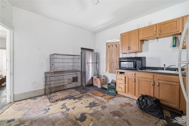 304 Division St, West Mifflin, PA 15122