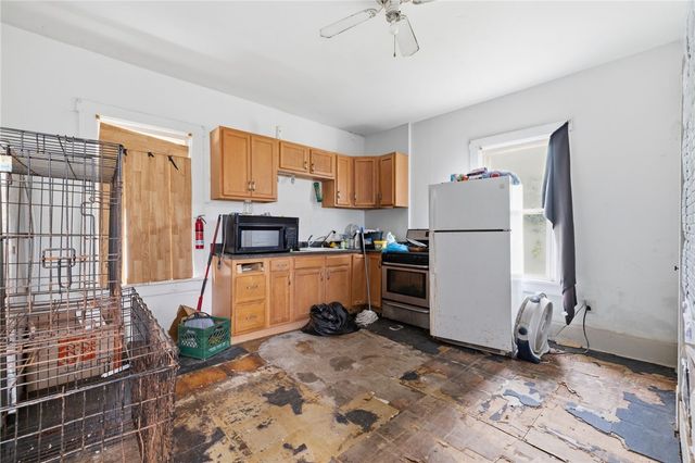 304 Division St, West Mifflin, PA 15122
