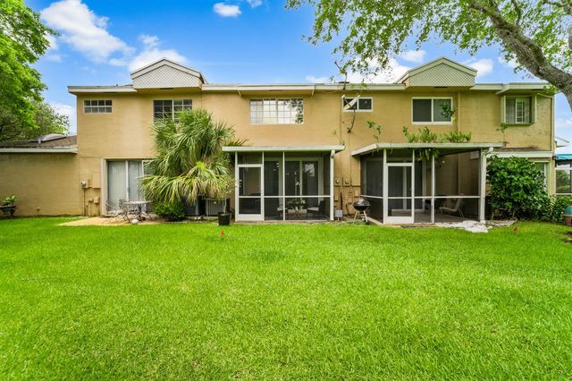 7102 Woodmont Way, Tamarac, FL 33321
