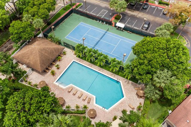 7102 Woodmont Way, Tamarac, FL 33321