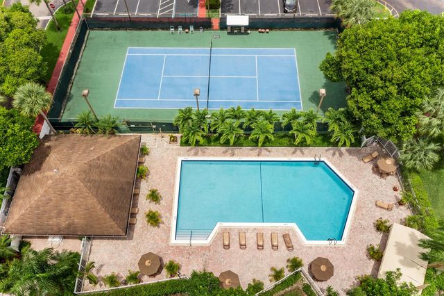 7102 Woodmont Way, Tamarac, FL 33321