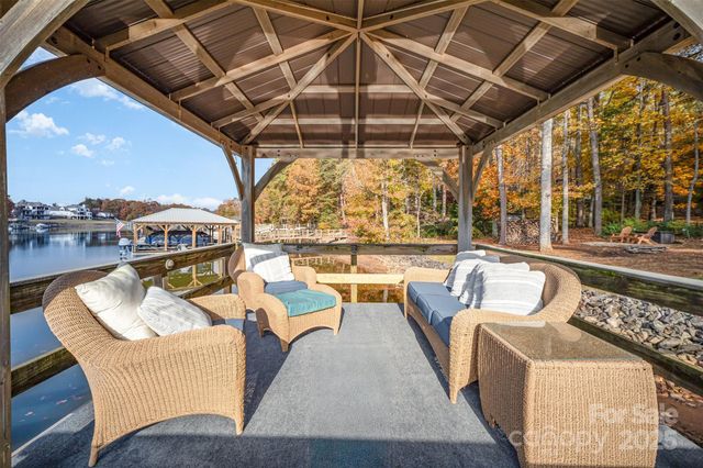 6782 Barefoot Cove Court, Denver, NC 28037