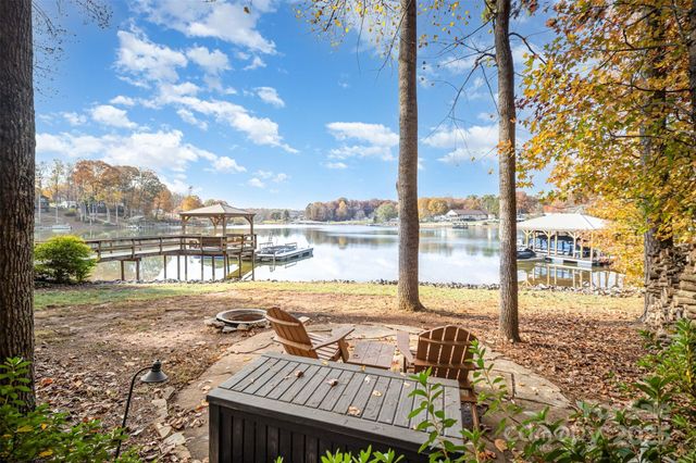 6782 Barefoot Cove Court, Denver, NC 28037