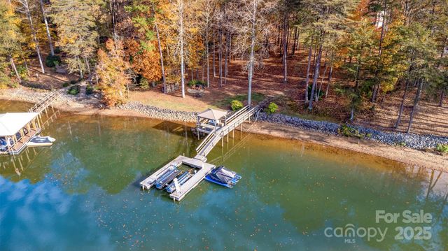 6782 Barefoot Cove Court, Denver, NC 28037