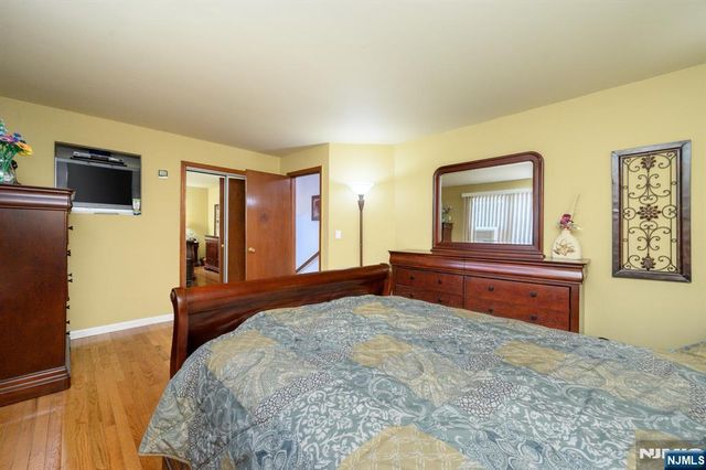 35 Werneking Place, Little Ferry, NJ 07643