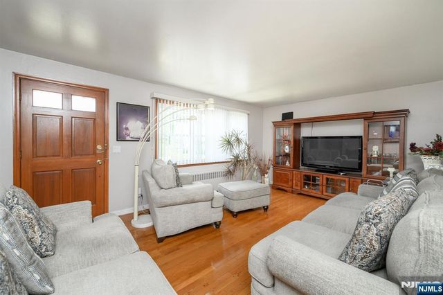 35 Werneking Place, Little Ferry, NJ 07643