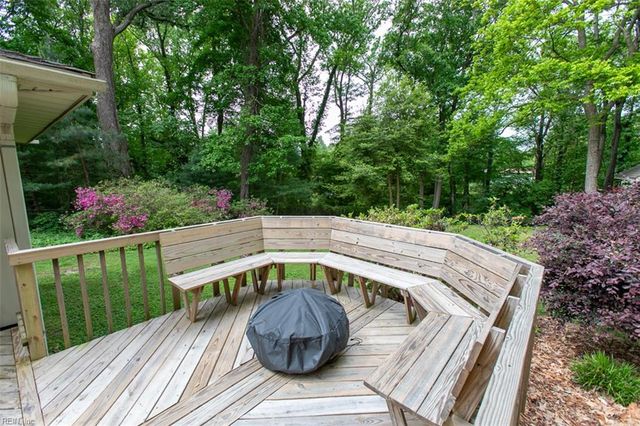 247 Yoder LN, Newport News, VA 23602