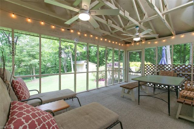 247 Yoder LN, Newport News, VA 23602