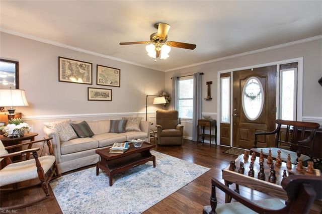 247 Yoder LN, Newport News, VA 23602