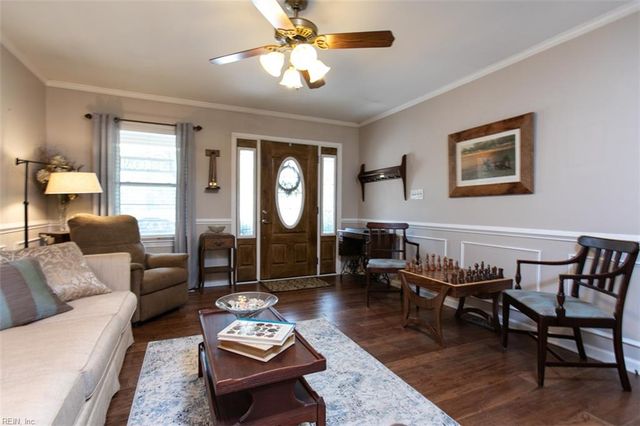 247 Yoder LN, Newport News, VA 23602