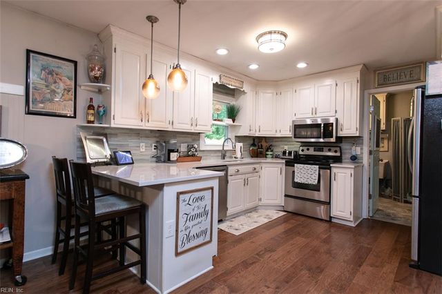 247 Yoder LN, Newport News, VA 23602