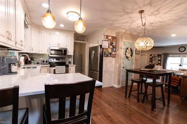 247 Yoder LN, Newport News, VA 23602