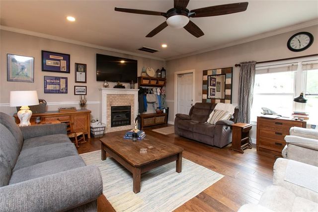 247 Yoder LN, Newport News, VA 23602